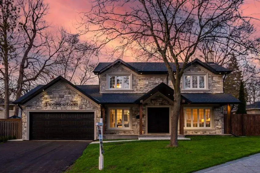 38. 3 Logwood Court. Front Twilight