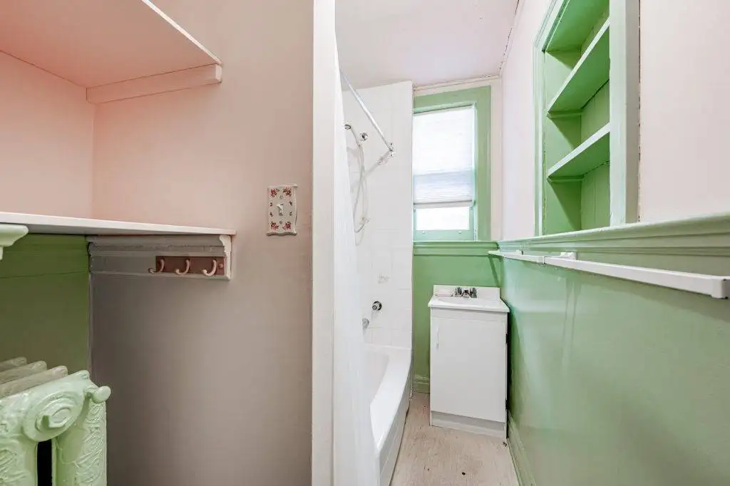 web 27 Granby Street 2nd Floor Bathroom