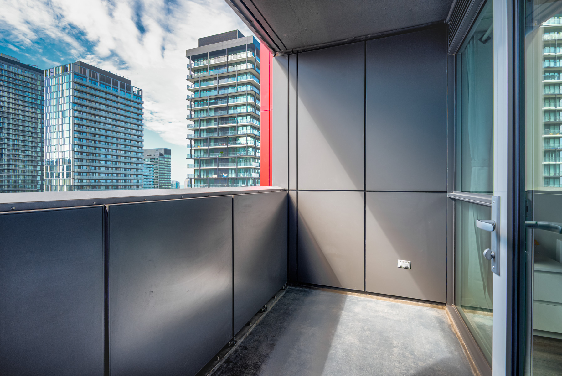 318 Richmond St empty balcony with dark gray panels.