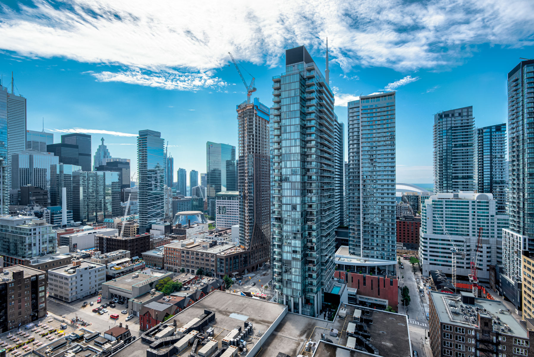 Toronto Entertainment District skyline showing CN Tower and Rogers Centre.