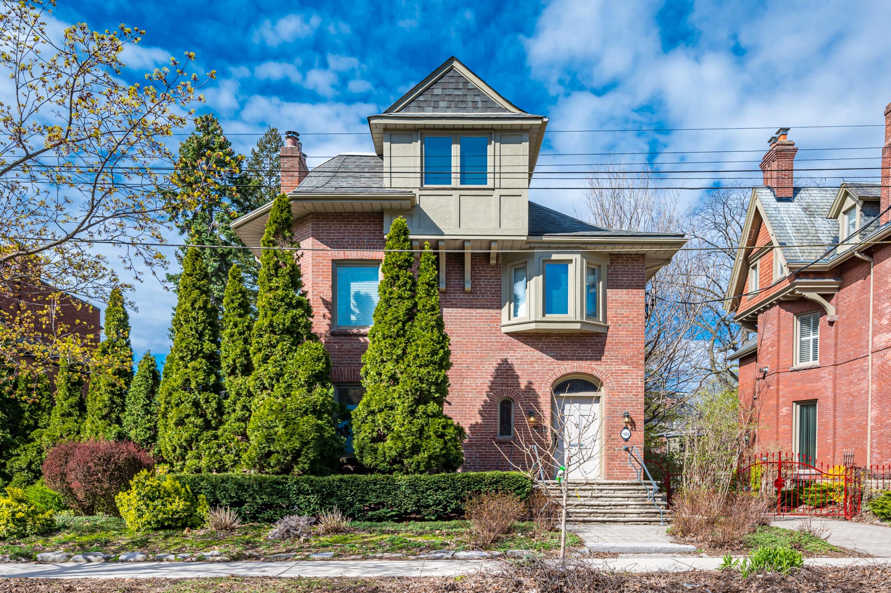 Front of 98 Bedford Rd, a 2-storey redbrick Victorian house.