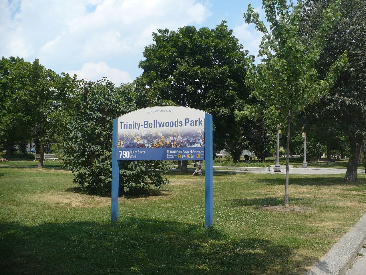 Trinity Bellwoods Park sign in Queen West, Toronto. 