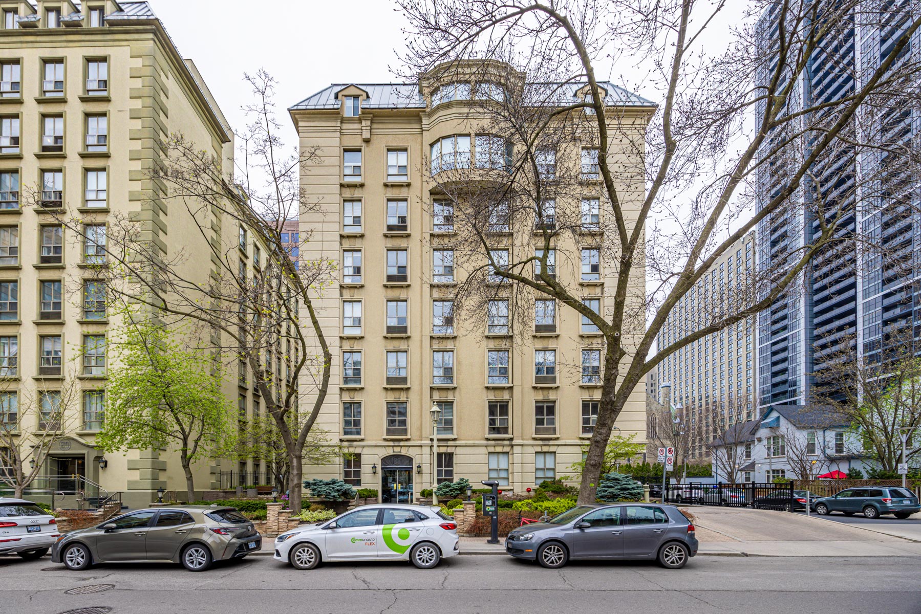 Cream-coloured facade of the Waldorf Astoria, a classic boutique hotel.