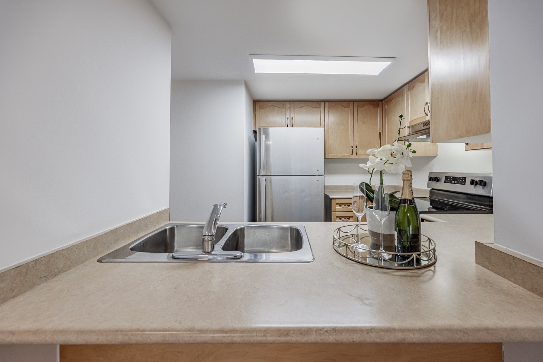 Close up of kitchen breakfast bar.