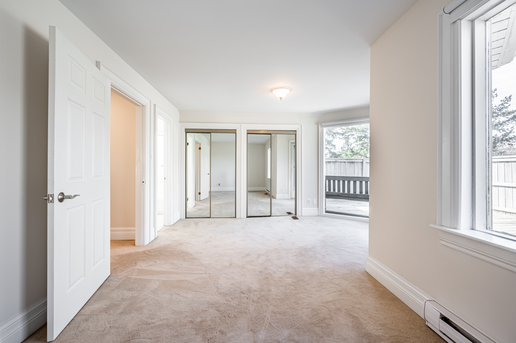 Master bedroom with peach-coloured broadloom carpet.