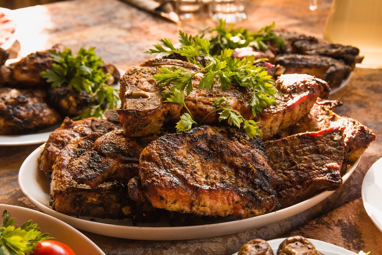 Plate of fried barbecue with garnish.