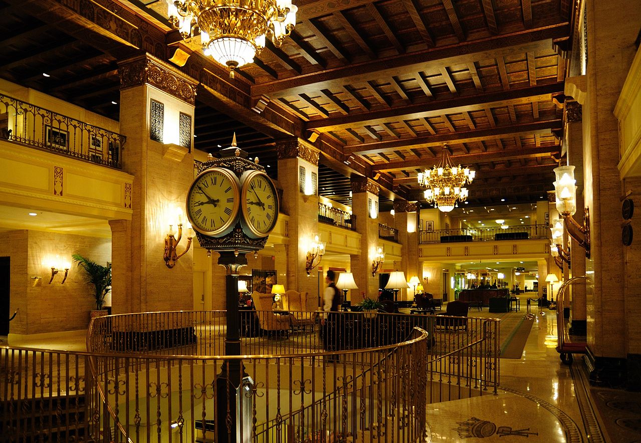The Library Bar is located inside the iconic Fairmont Royal York Hotel (Image Credit: Wladyslaw, Wikimedia)