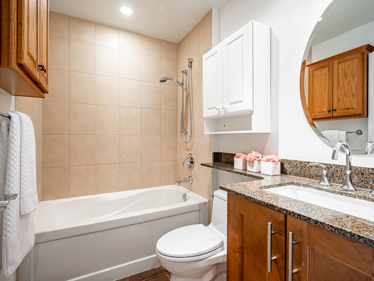 35 Balmuto St Unit 1407 – 4-piece bath with granite counters, soaker tub and multiple cabinets.