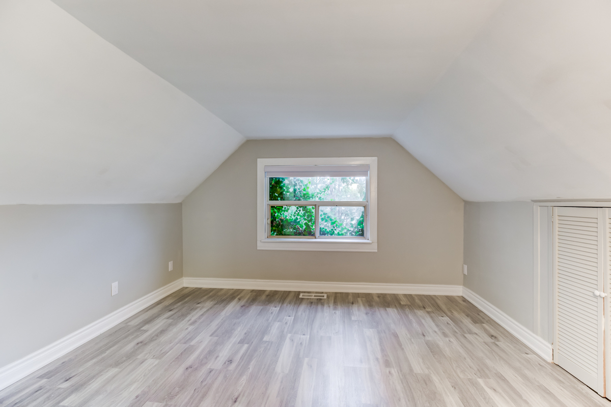 Photo of 54 Huntington Ave second floor empty master bedroom.