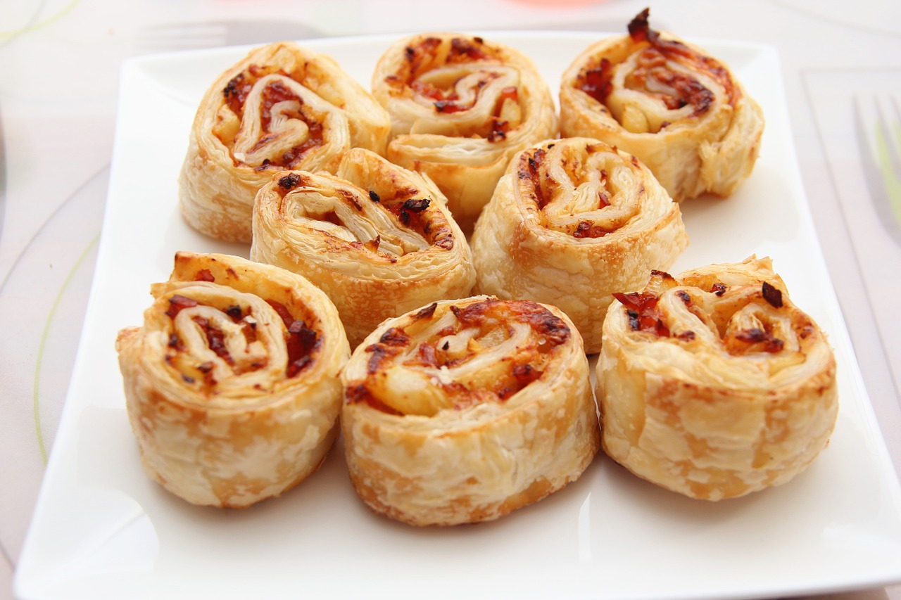 Close up of pizza rolls on a plate.