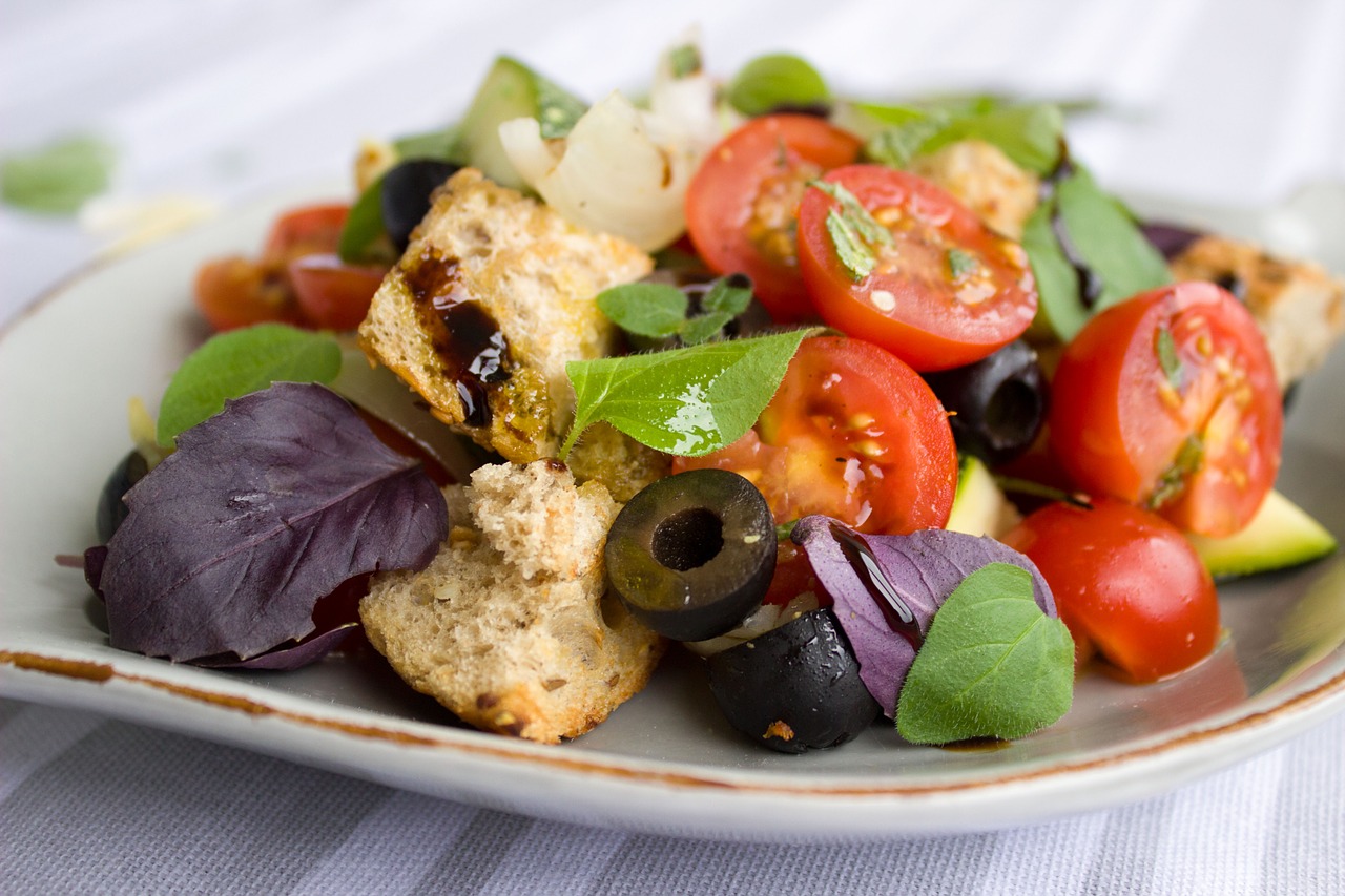 Vegan platter with tomatoes, lettuce and other fruits and vegetables.