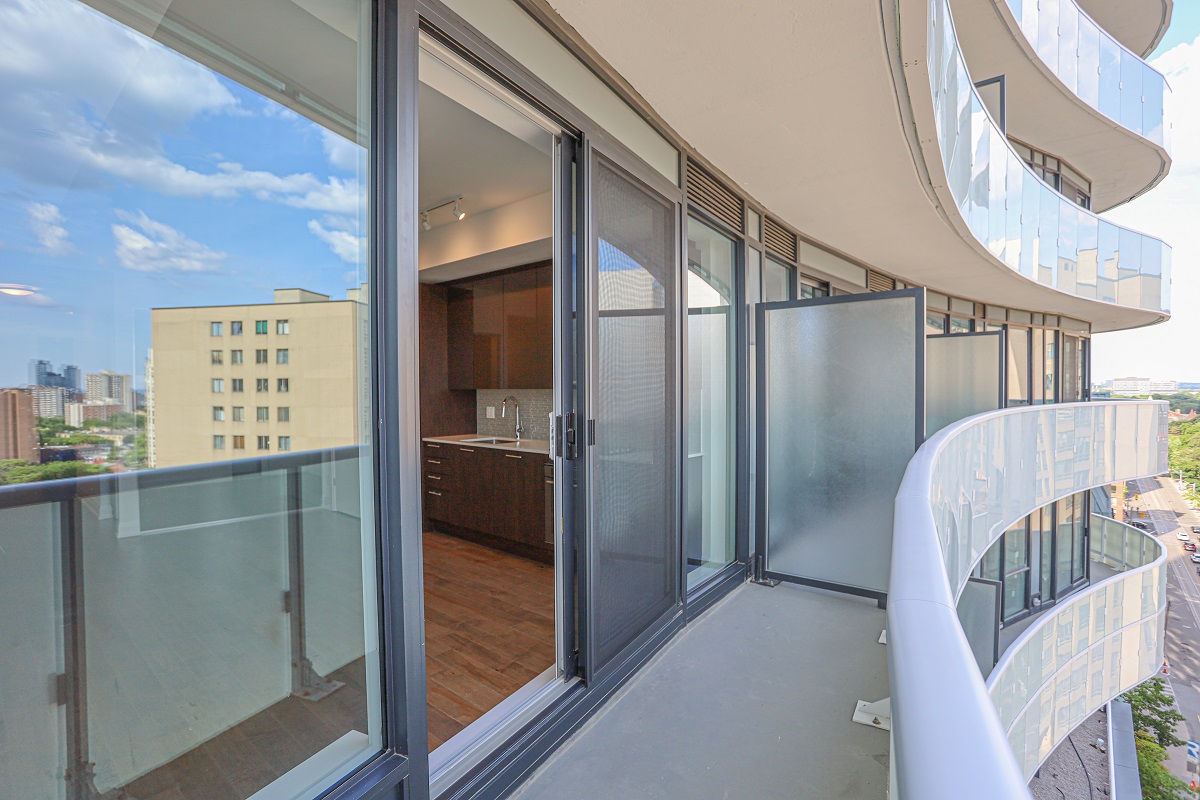 403 Church St Unit 1101 balcony with wavy shape and glazed dividers.