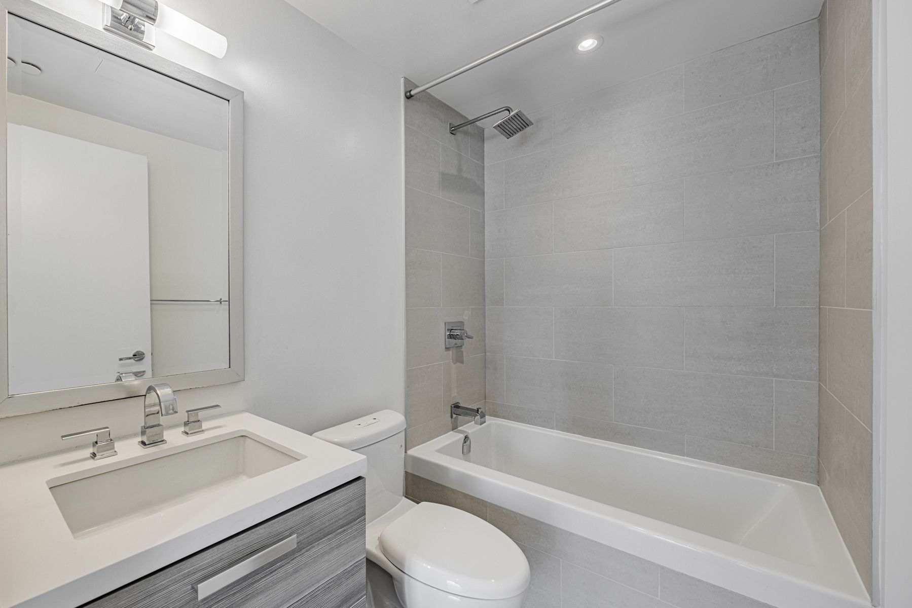 Bathroom with soaker tub and ceramic tiles – 224 King St W Unit 1504.