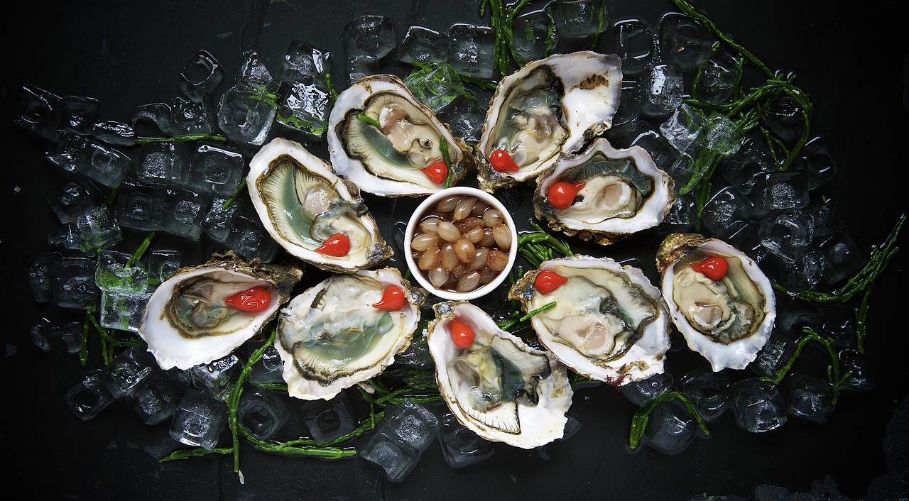 Oysters arranged in circle.