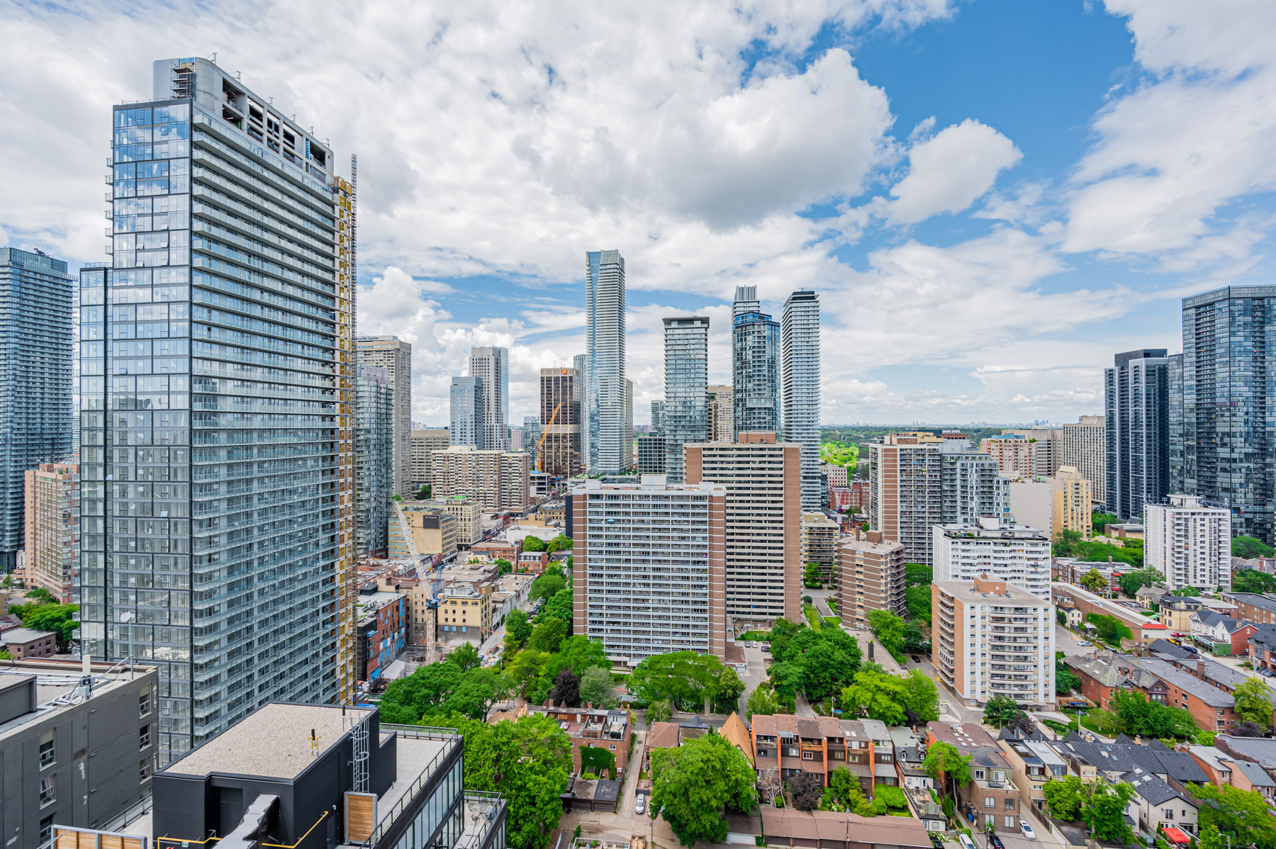 Toronto skyline during afternoon.