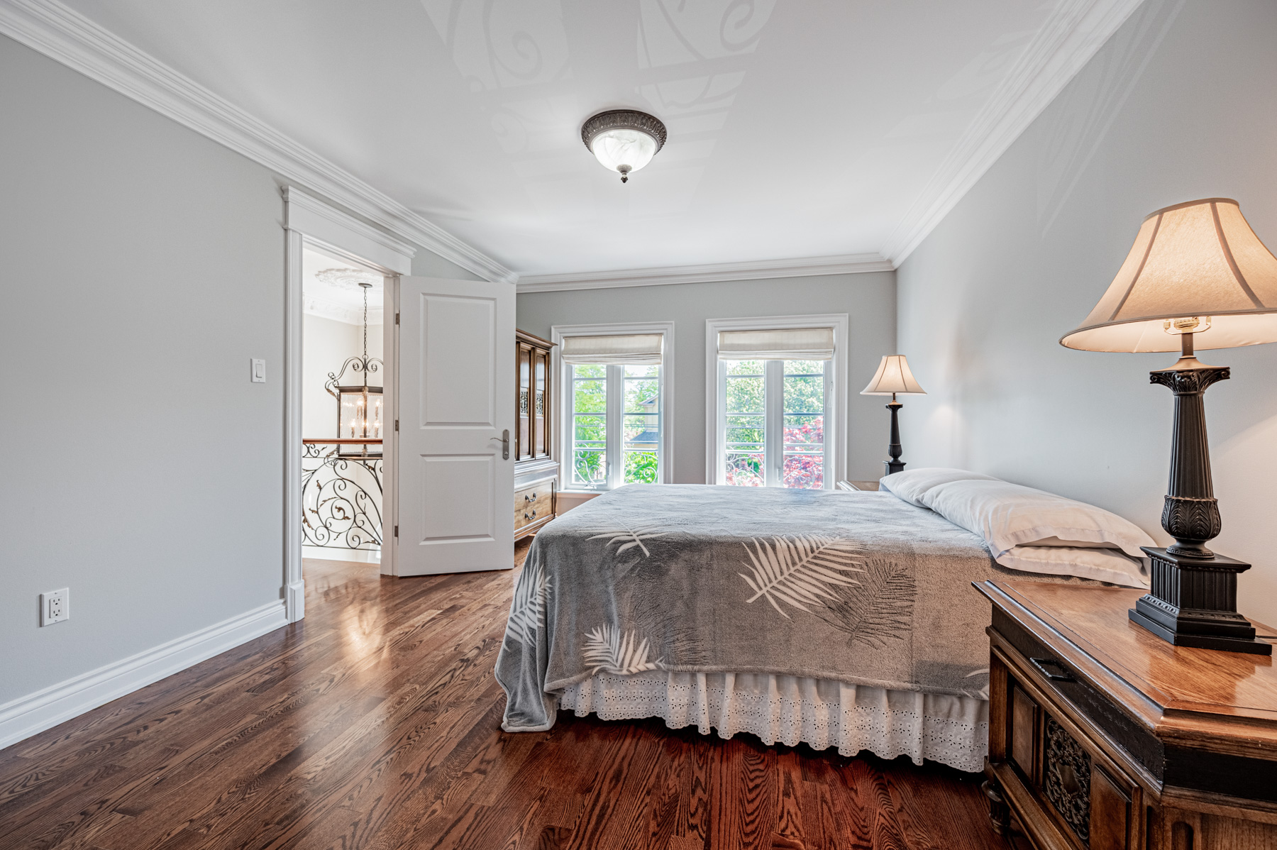 Large bedroom illuminated by 2 windows.