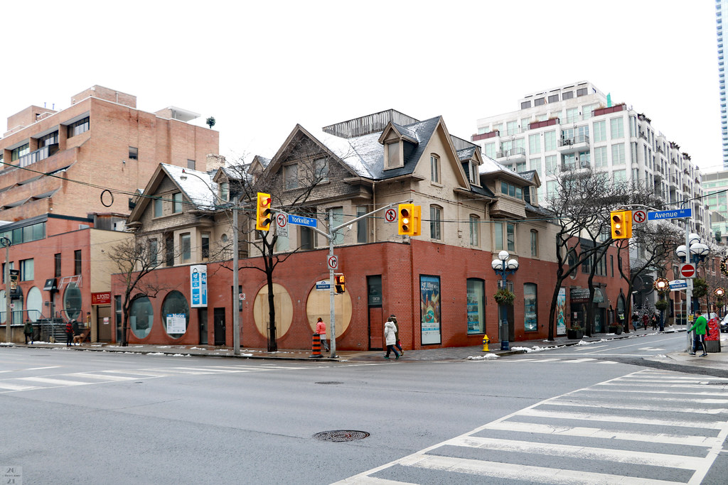 2 pedestrians walking along Yorkville and Avenue Road.