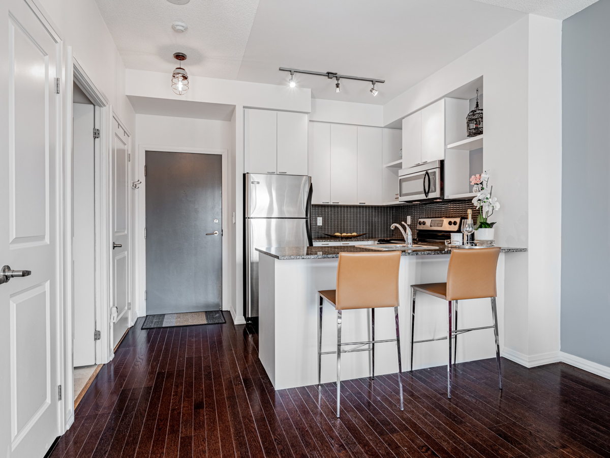 35 Hayden St Unit 1516 eat-in breakfast bar with 2 chairs.