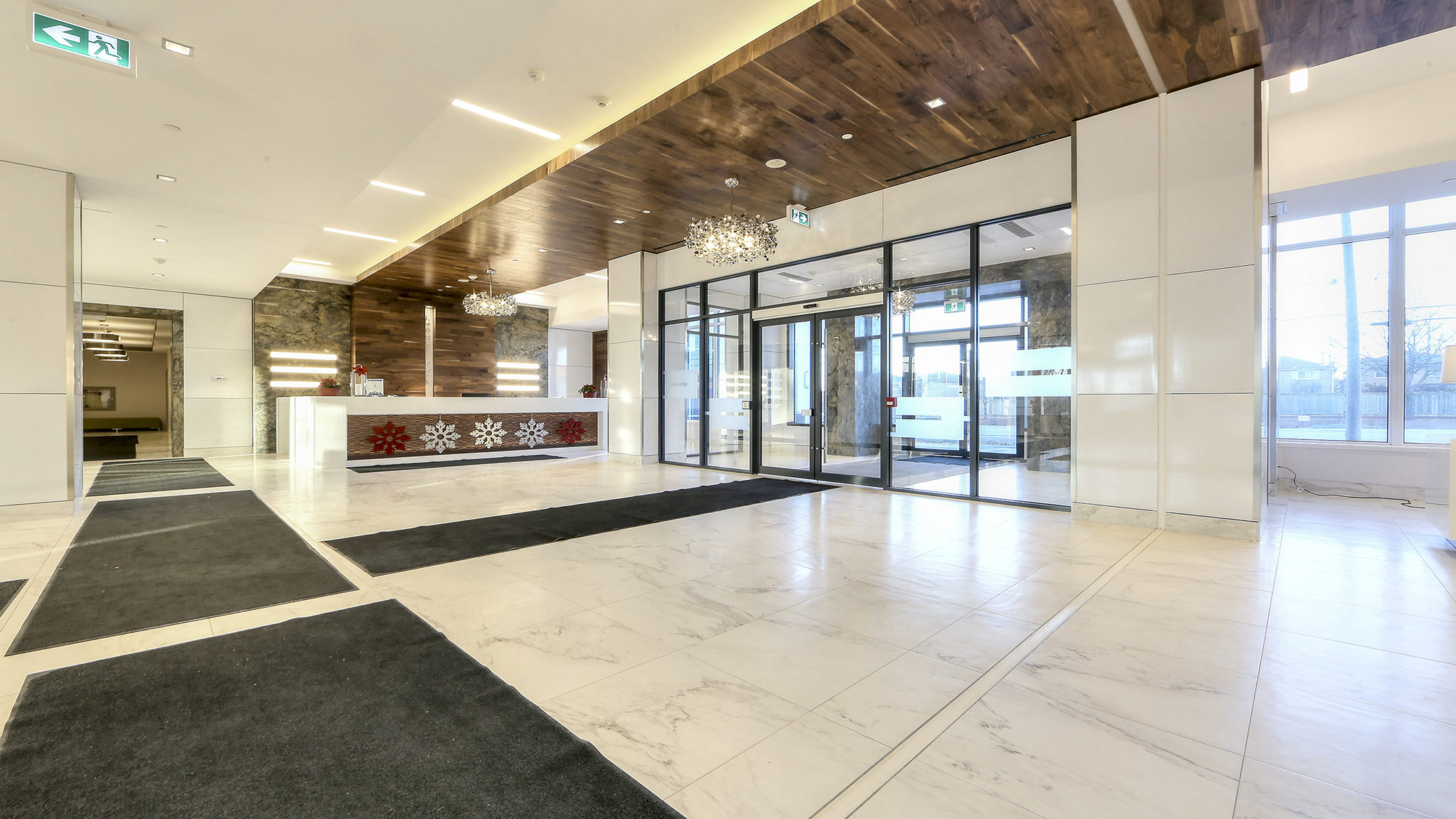 Photo of front desk in lobby.