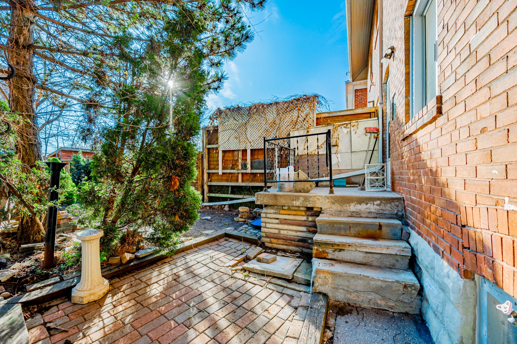 35 Worburn Ave dilapidated backyard steps, fence, trees.