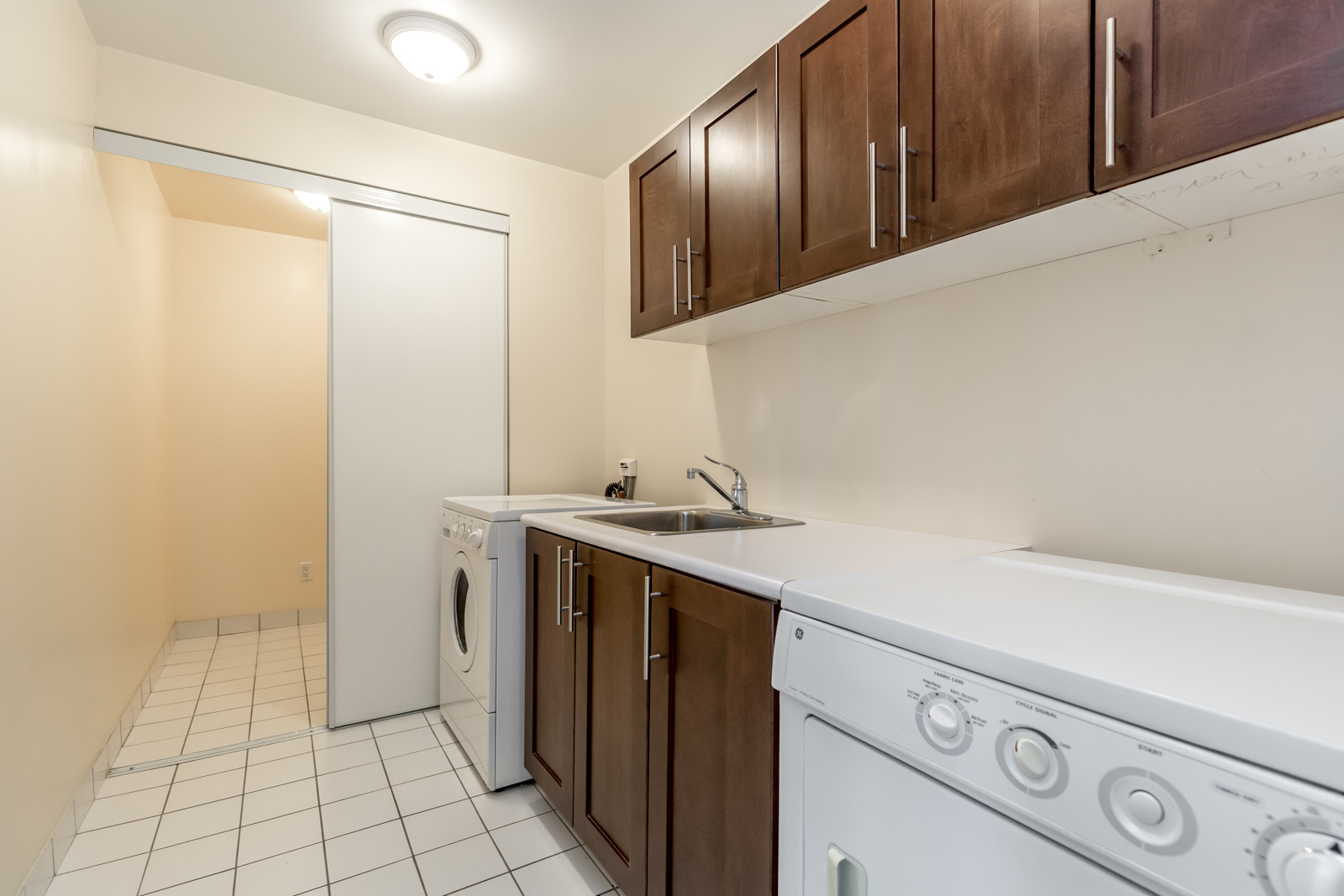 Photo of 761 Bay Street's laundry room