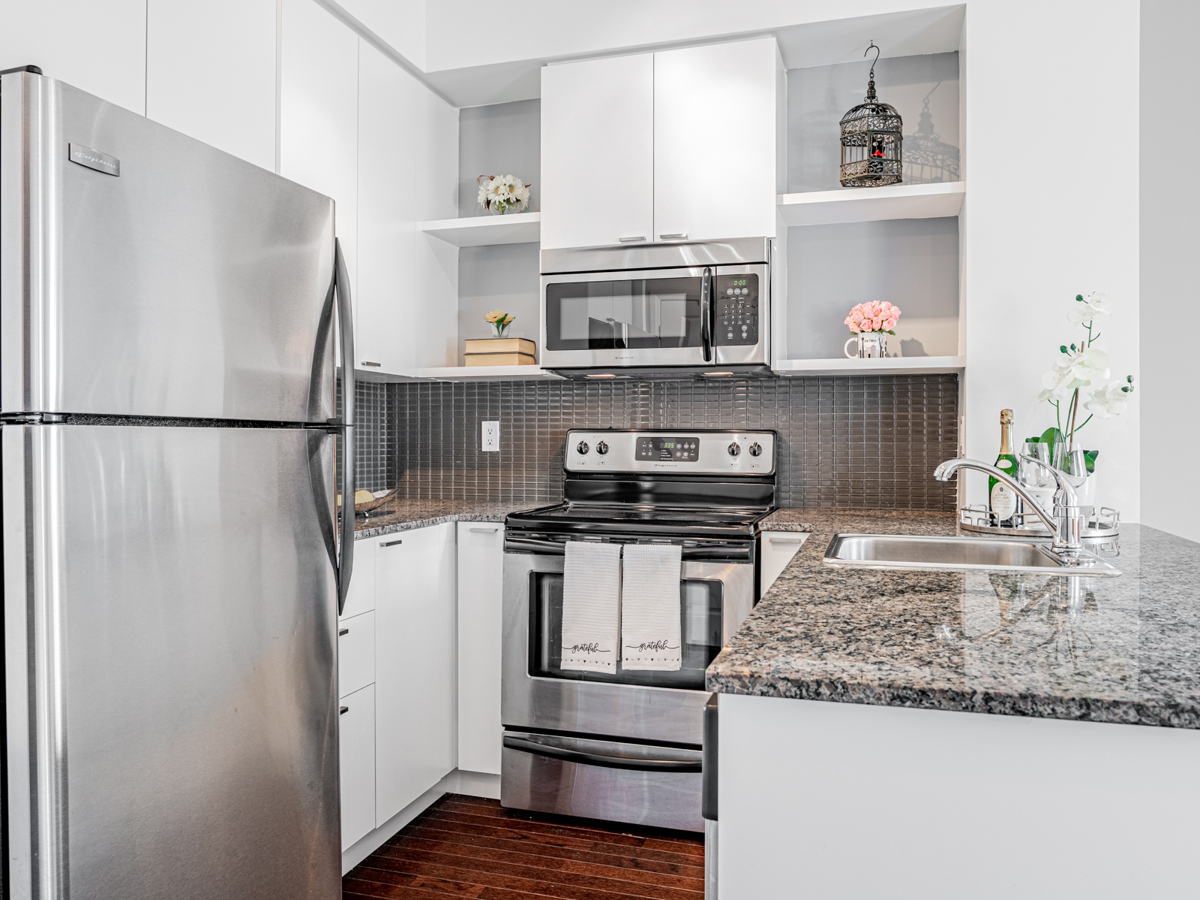 35 Hayden St Unit 1516 u-shaped kitchen.