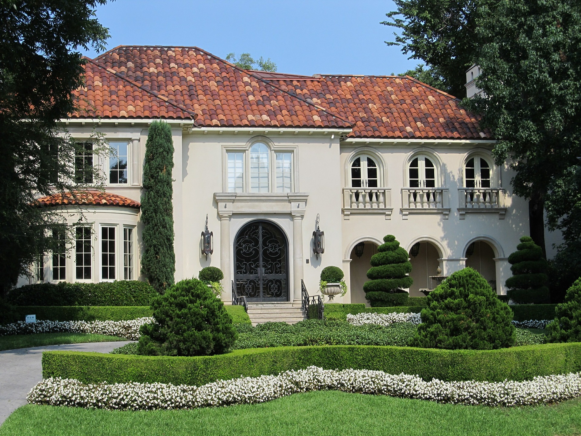 Image of Victorian mansion and lawn