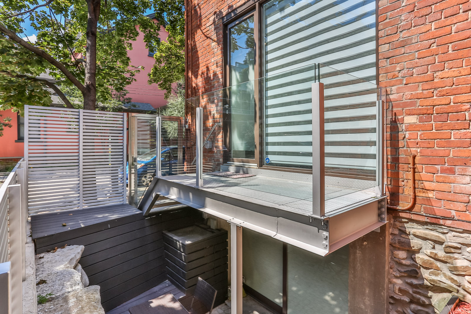 115 Maitland Street patio and staircase