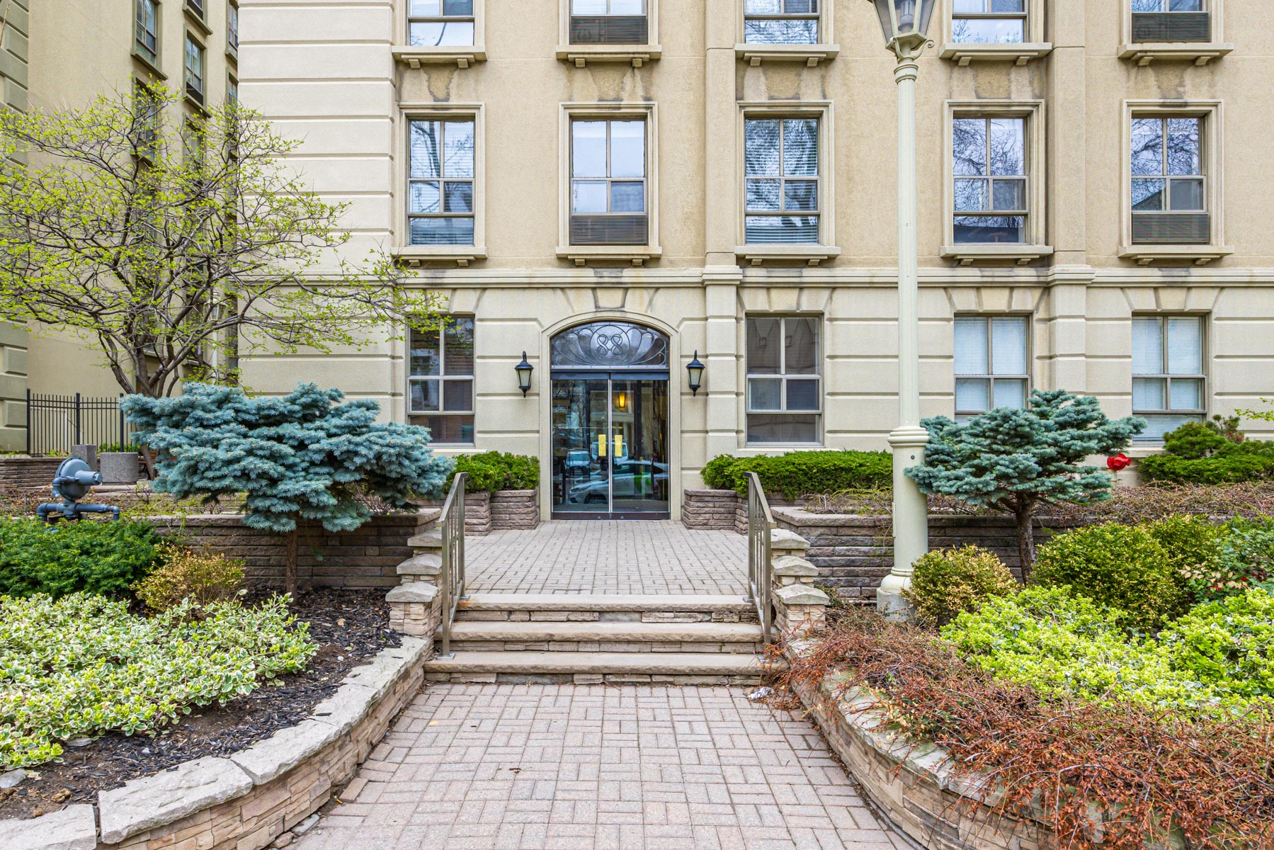 Waldorf Astoria with cream-coloured stone exterior, antique lamps & dormer windows.