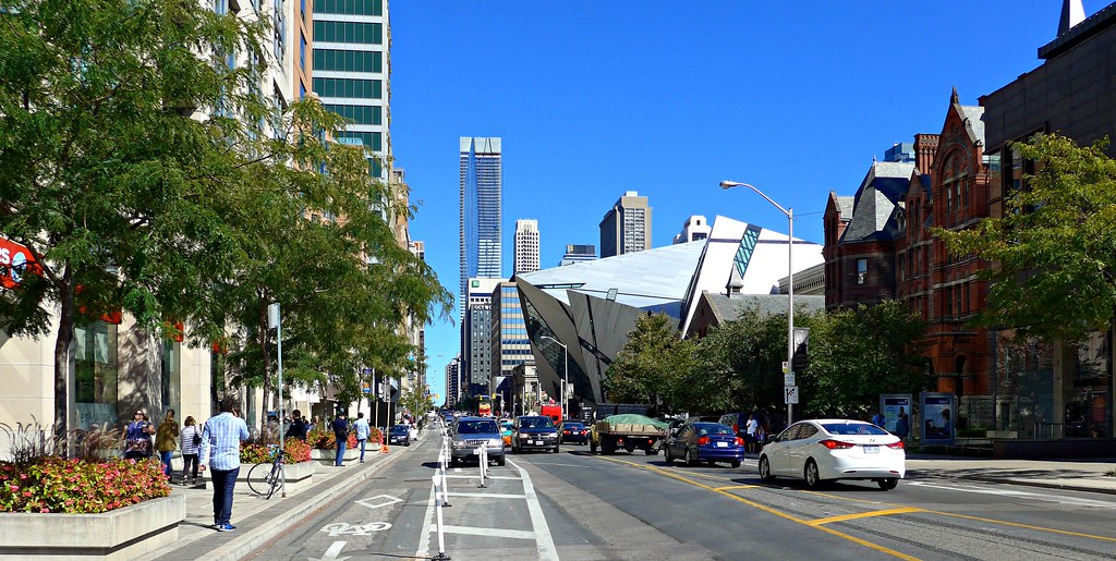 Traffic, pedestrians, Royal Ontario Museum on Yonge and Bloor, Toronto.