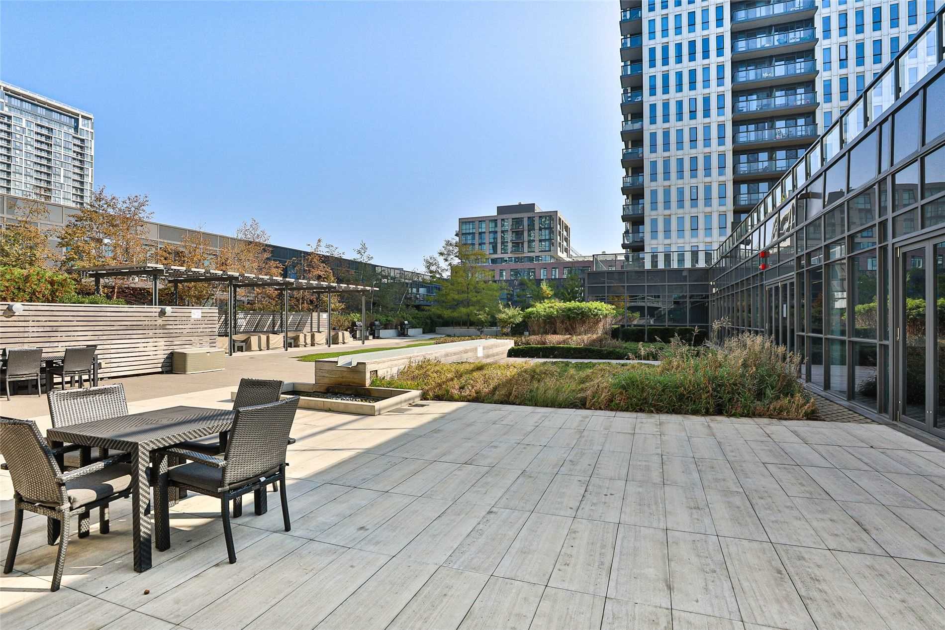 Rooftop deck and garden with barbecue equipment – One Park Place.