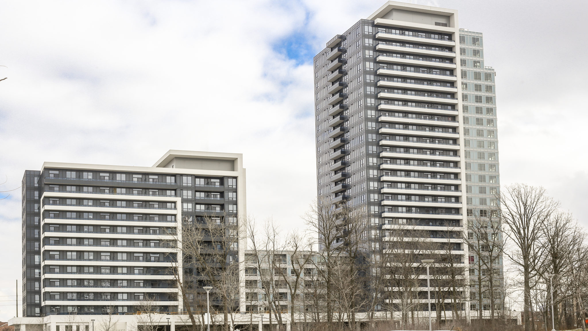 Photo of 7900 Bathurst from the outside. We see 3 buildings; 2 are less tall than another one.