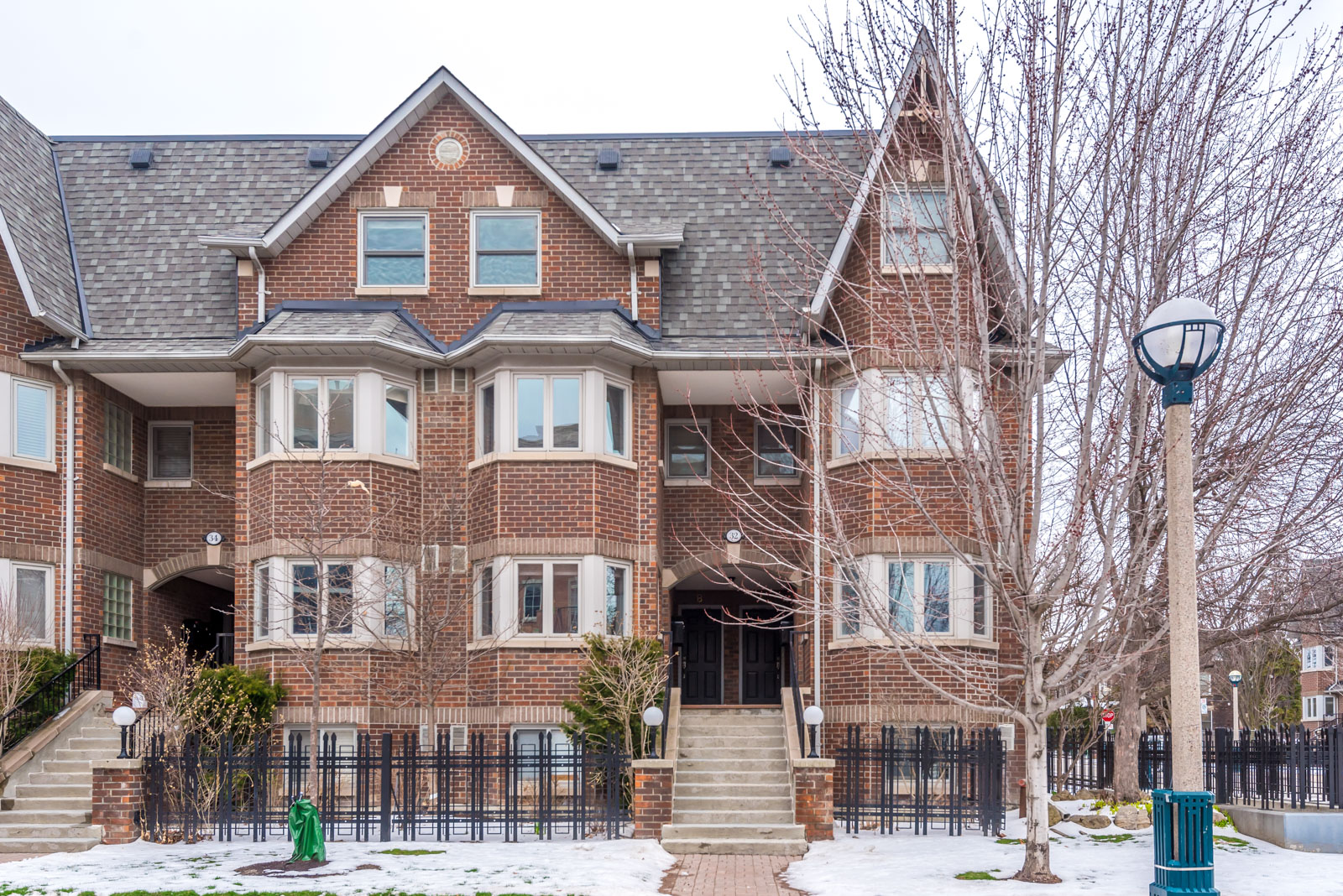 Photo of 32D Shank Street from the street.