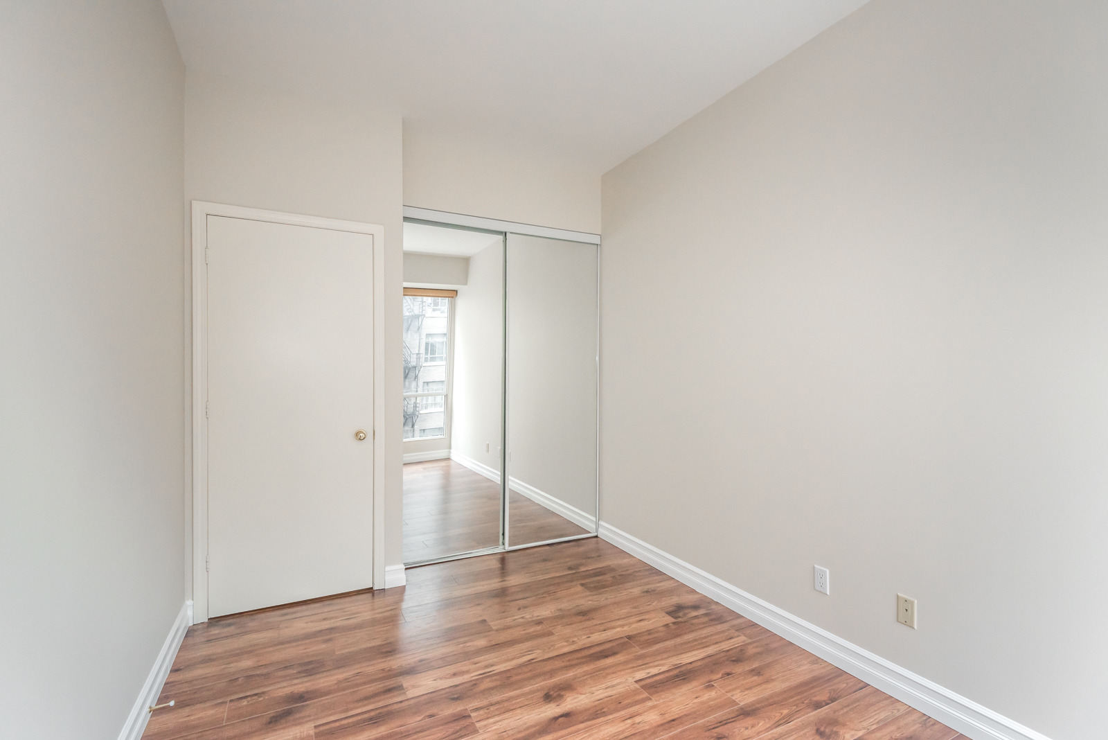 While not as large, this room maybe better lit thanks to the closet's reflective exterior.