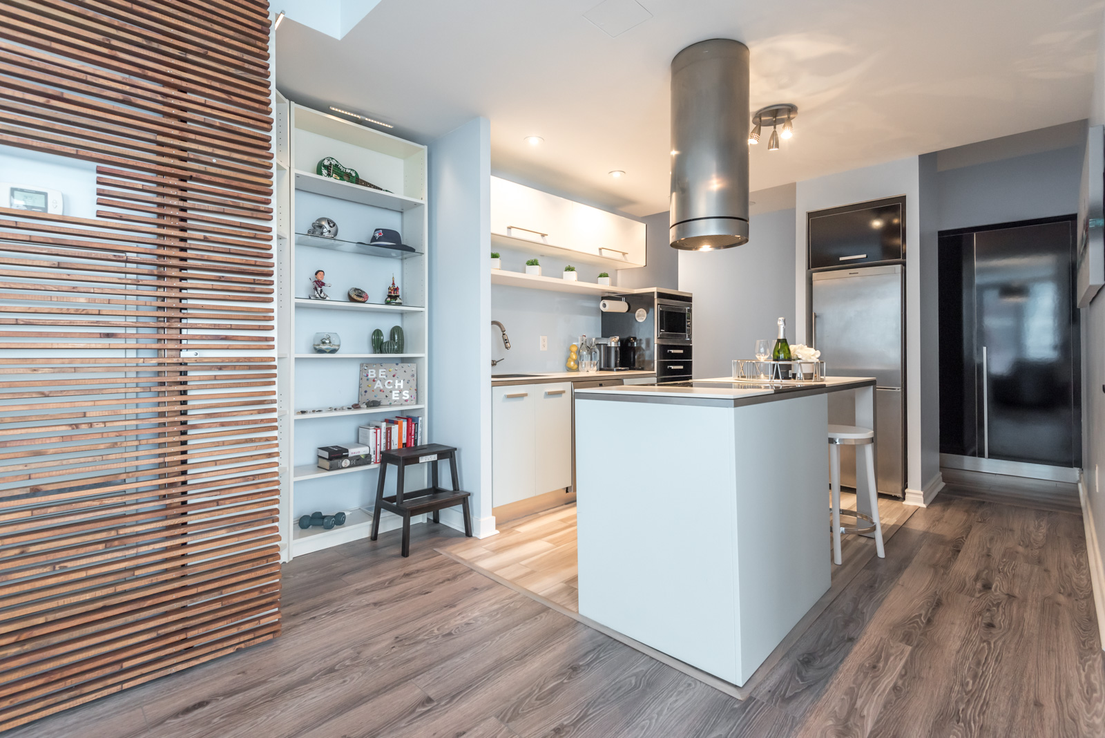 A lovely pic of the kitchen from another angle. Here we see so many twinkling lights.