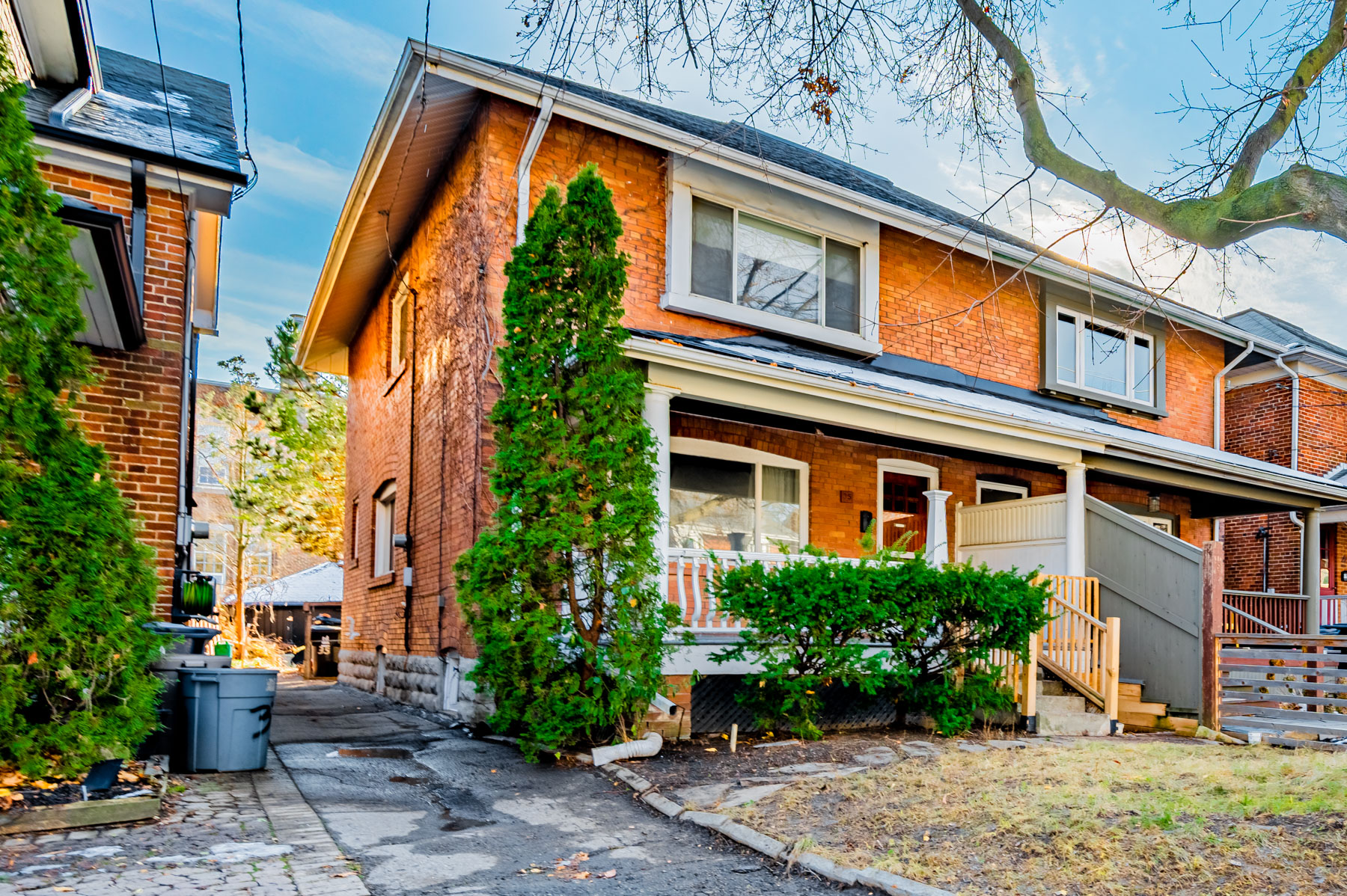 Public laneway next to 35 Woburn Ave.