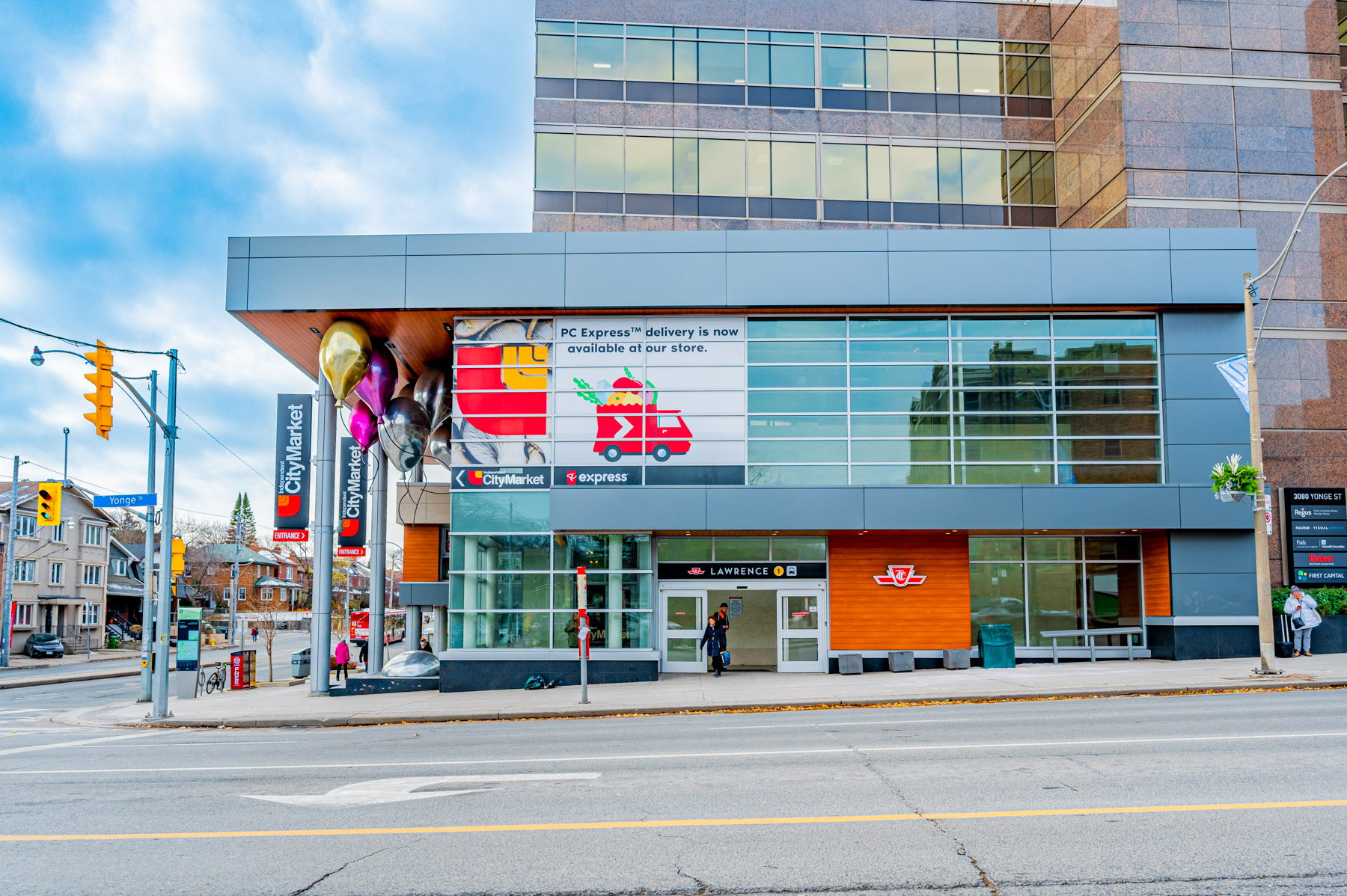 View of Lawrence Park bus stop inside Independent City Market grocery store.