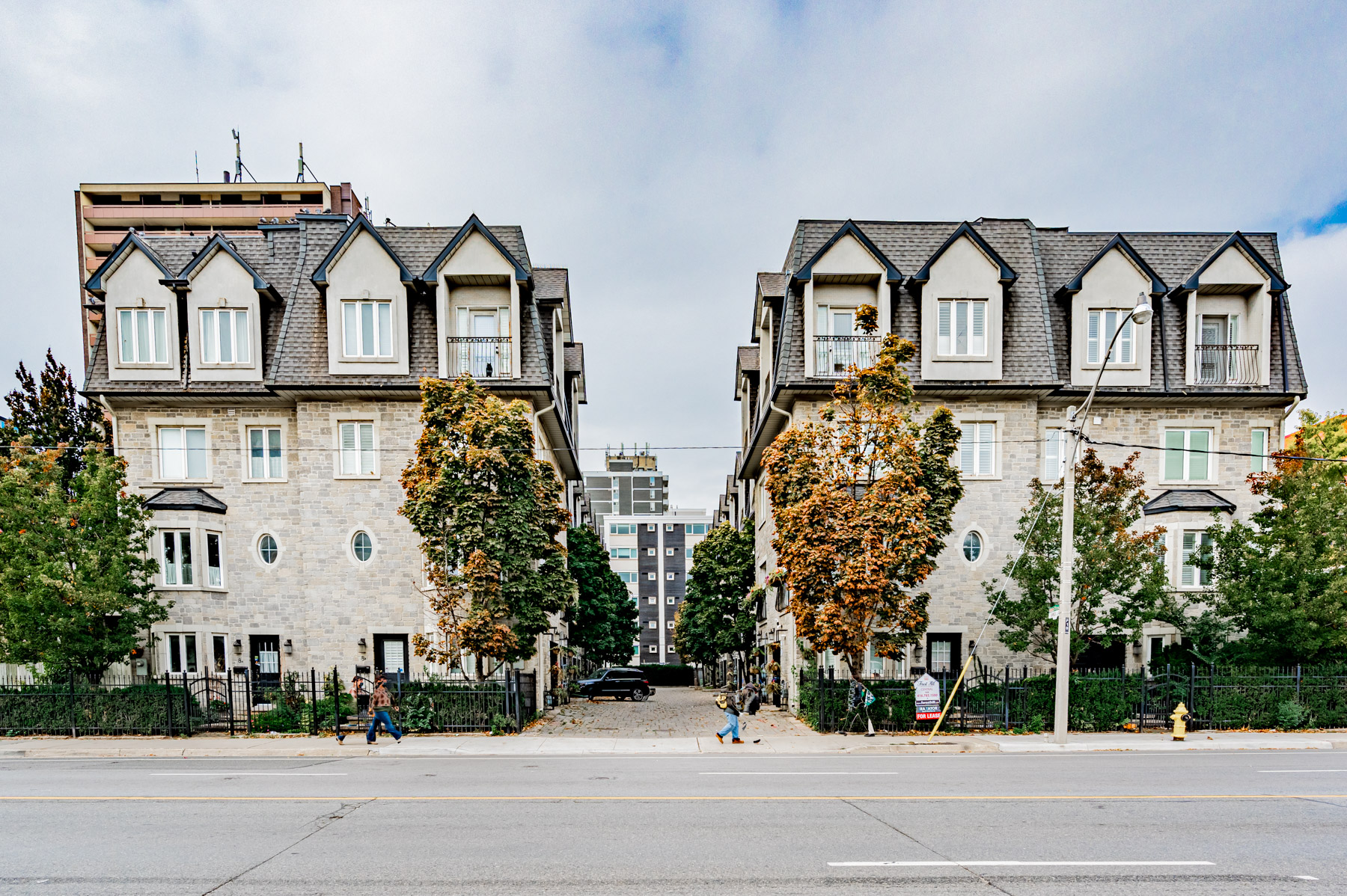 People and townhouses in Toronto's Annex neighbourhood.