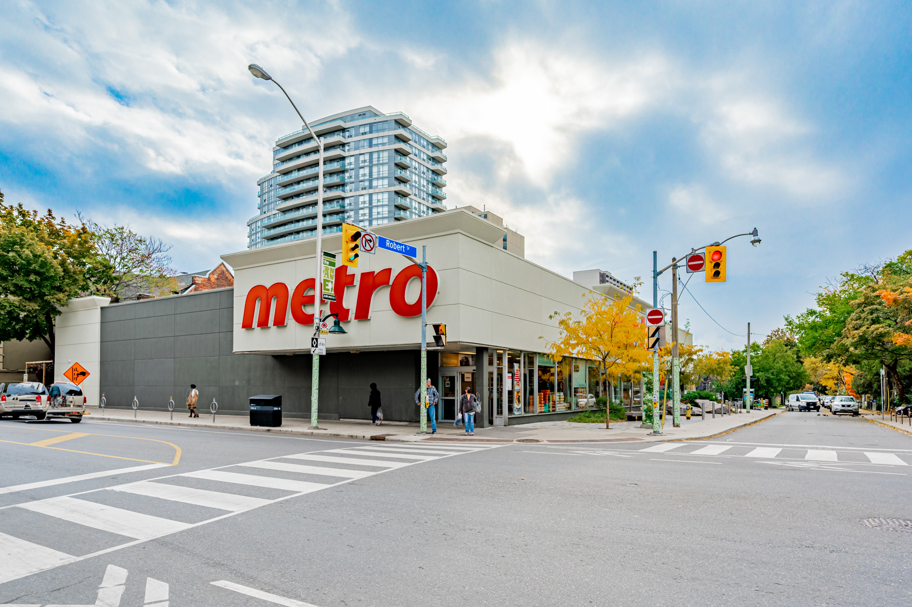 Exterior of Metro grocery store on Robert St in Toronto.
