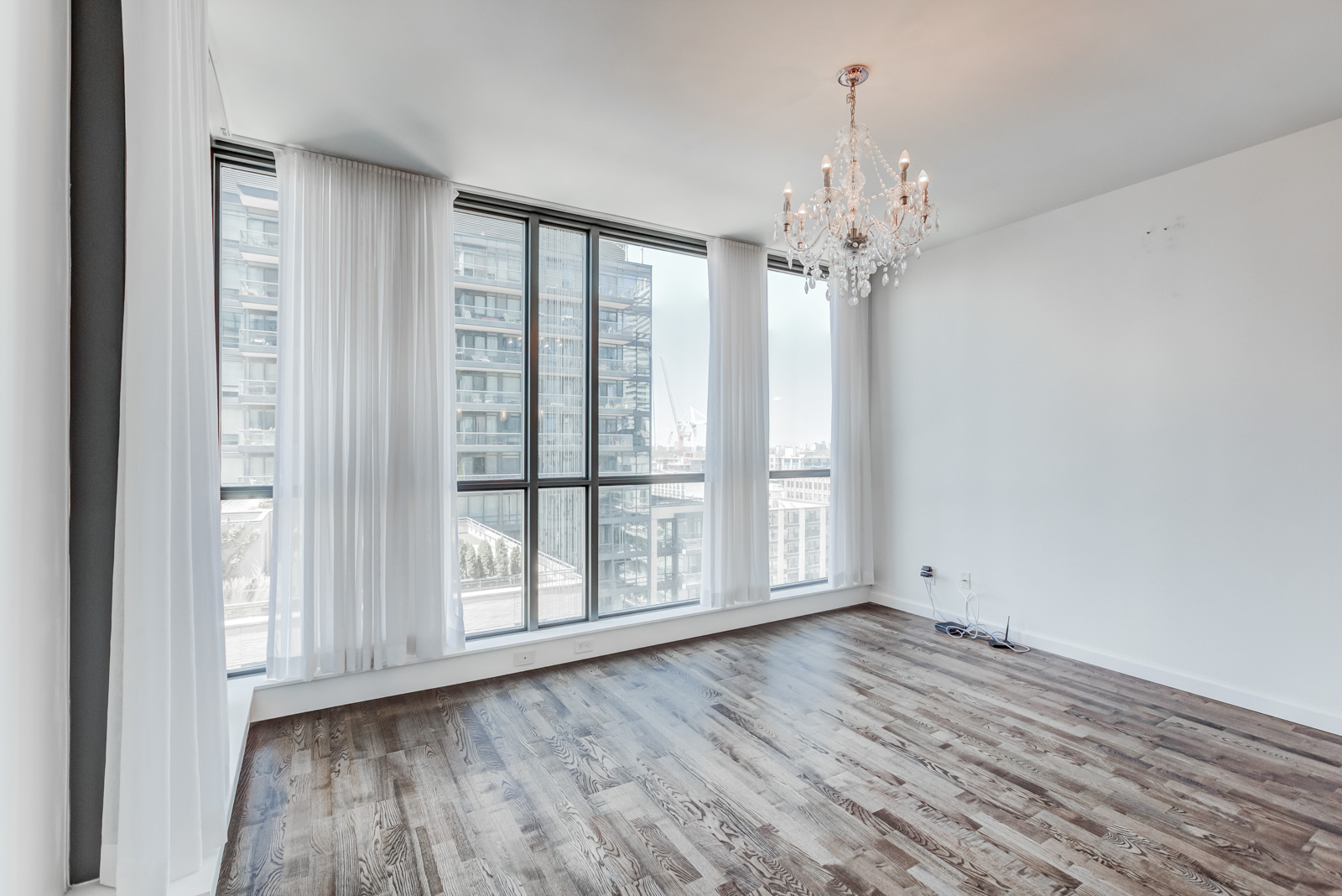 8 Charlotte St Unit 1508 dining room with chandelier.