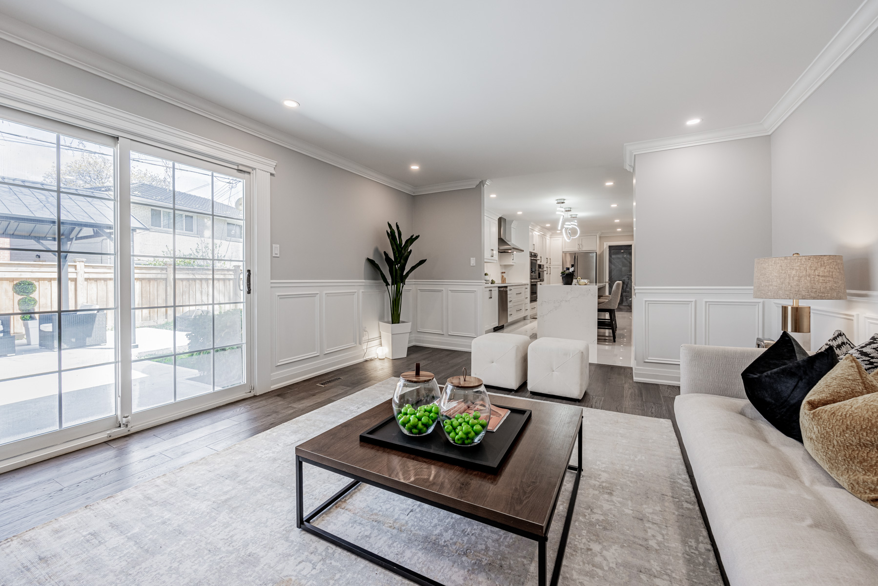 Living room of 3 Logwood Court with crown moulding, wainscoting & potlights.