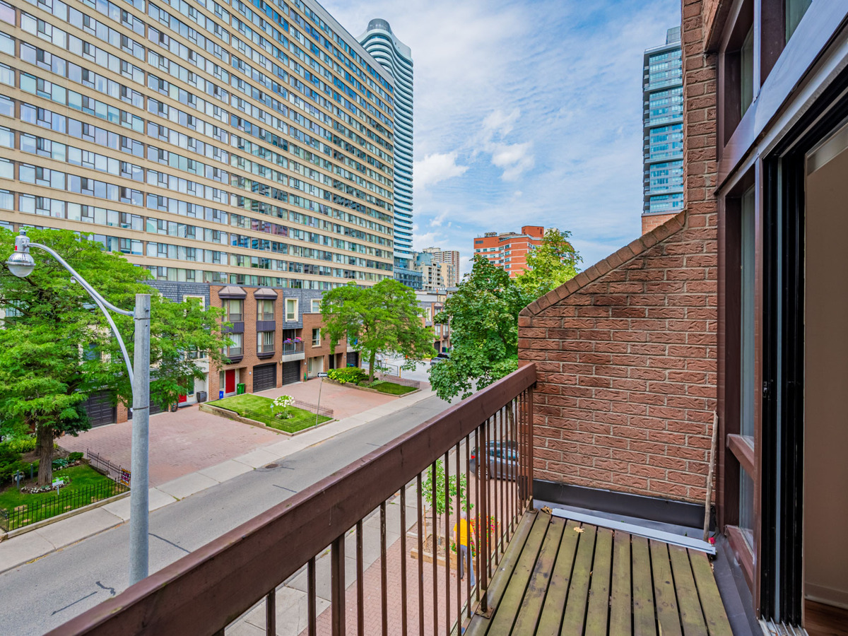 View of Toronto streets from 49 Granby St terrace.