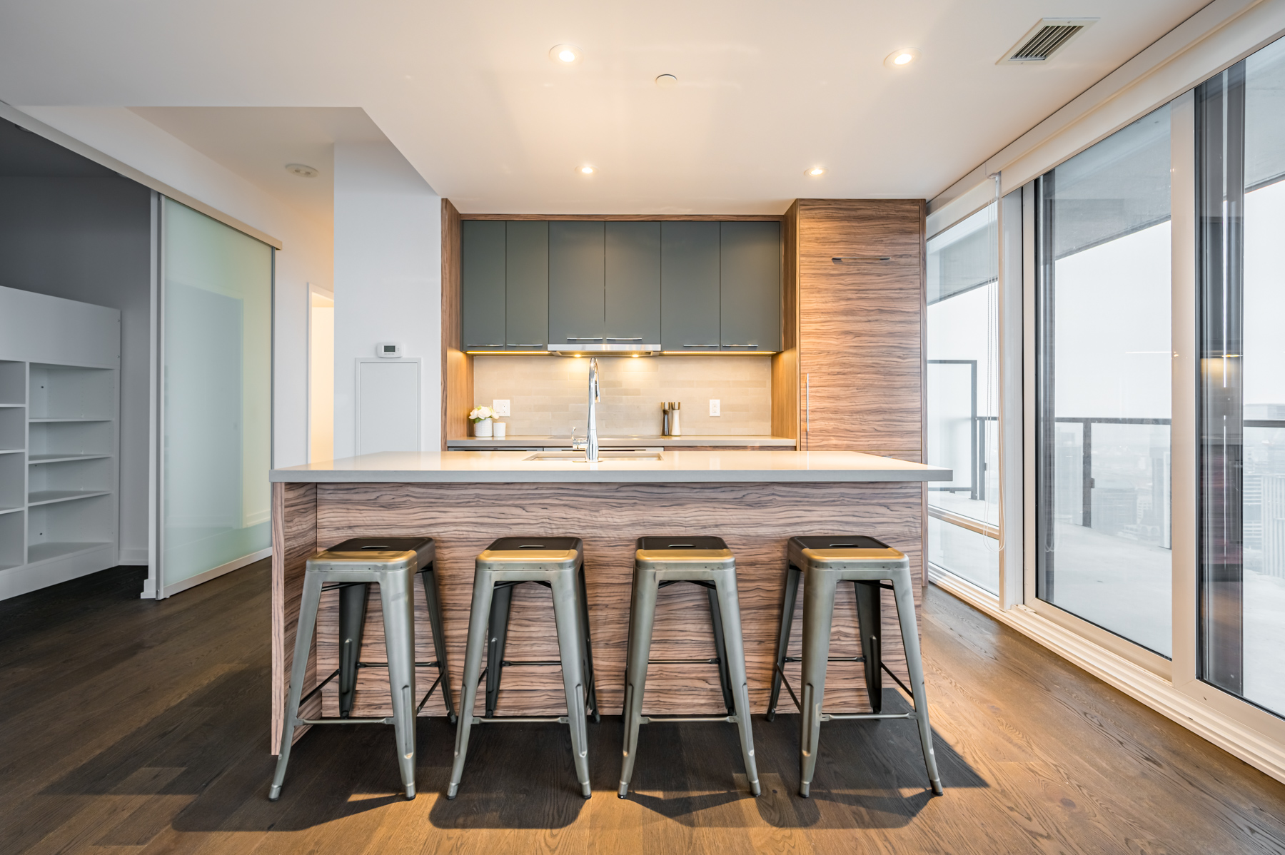 Modern kitchen island with warm colours – 488 University Ave 4610.