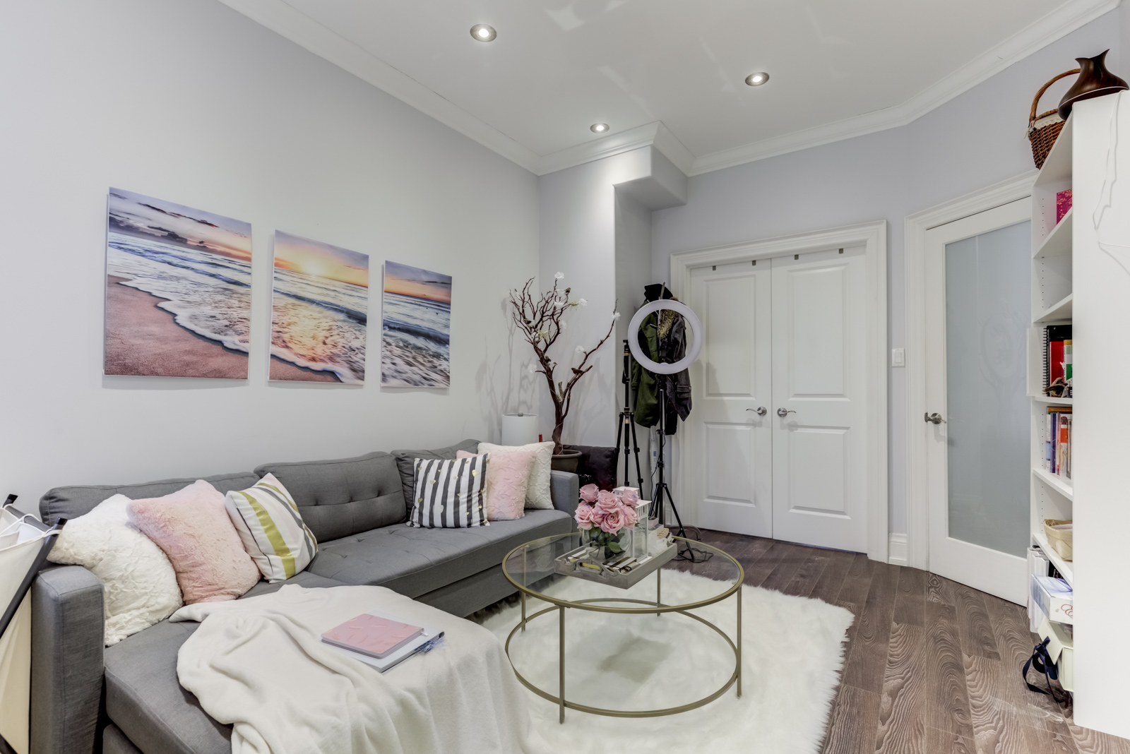 Living room with crown molding, gray ceiling and dark laminate floors of 120 McGill St.