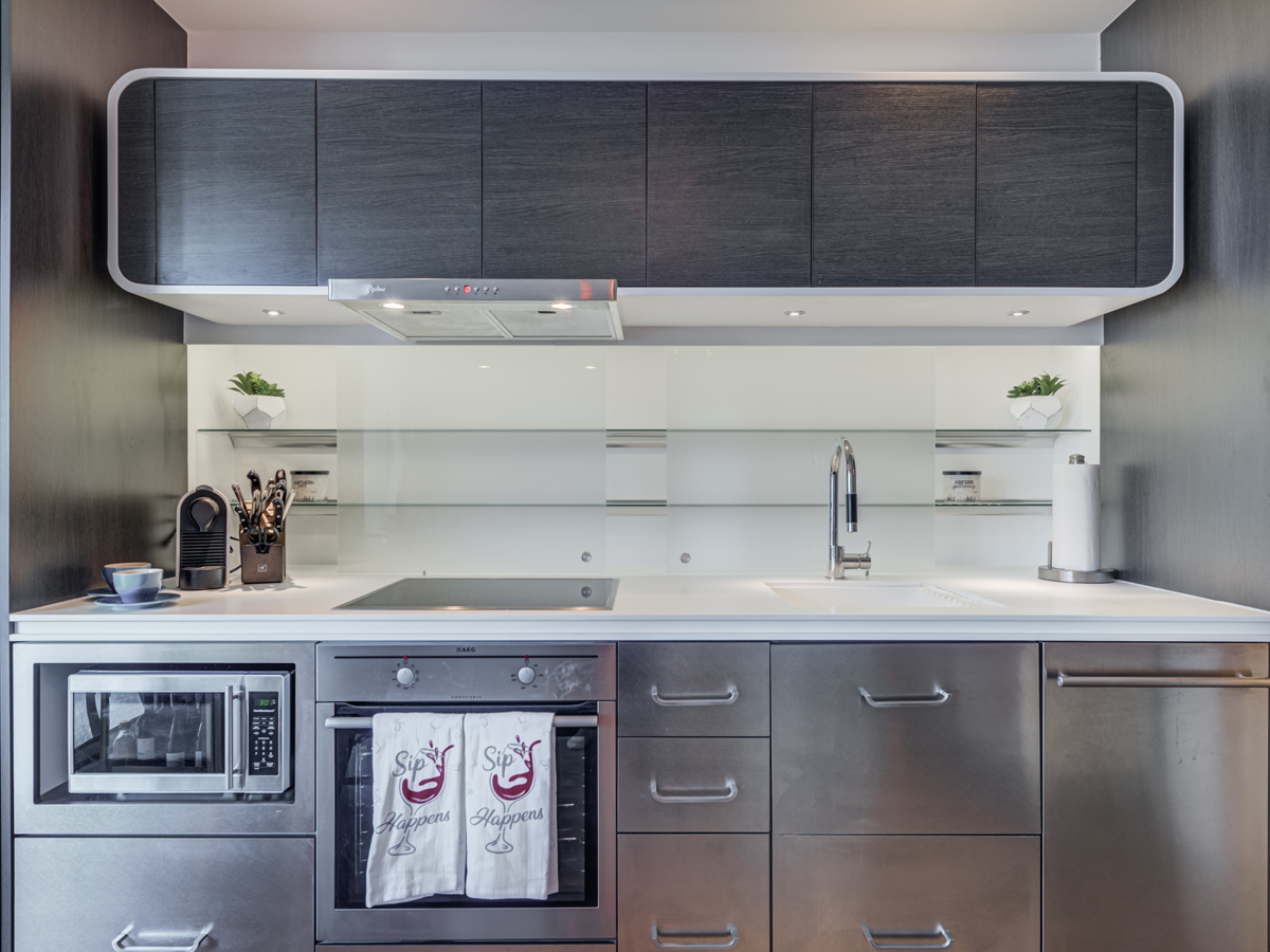 Modern kitchen and appliances - 3103-45 Charles St E.