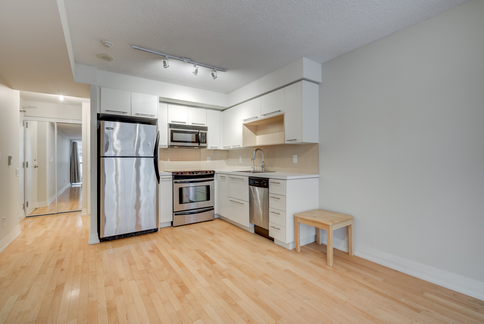 Another angle of 25 Carlton St Unit 401's kitchen.
