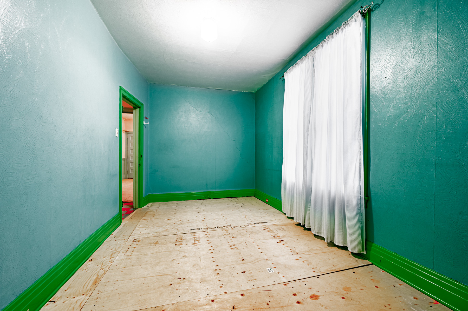 27 Granby St – unfinished dining room with large windows and blue walls.