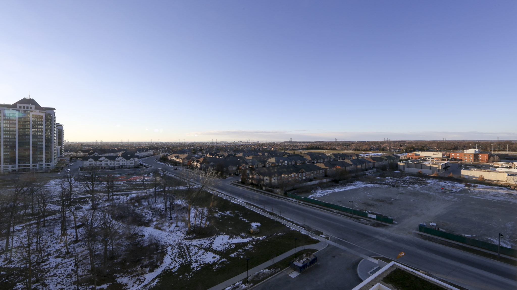 Sky view of Thornhill and its houses and roads.