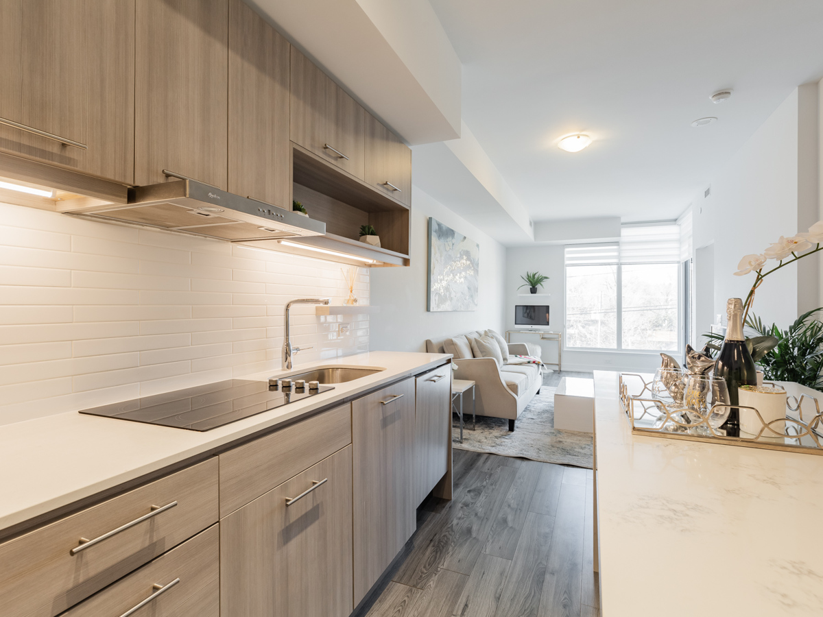 Close up of 170 Chiltern Hill Unit 410 kitchen showing under-cabinet lights and white back-splash.