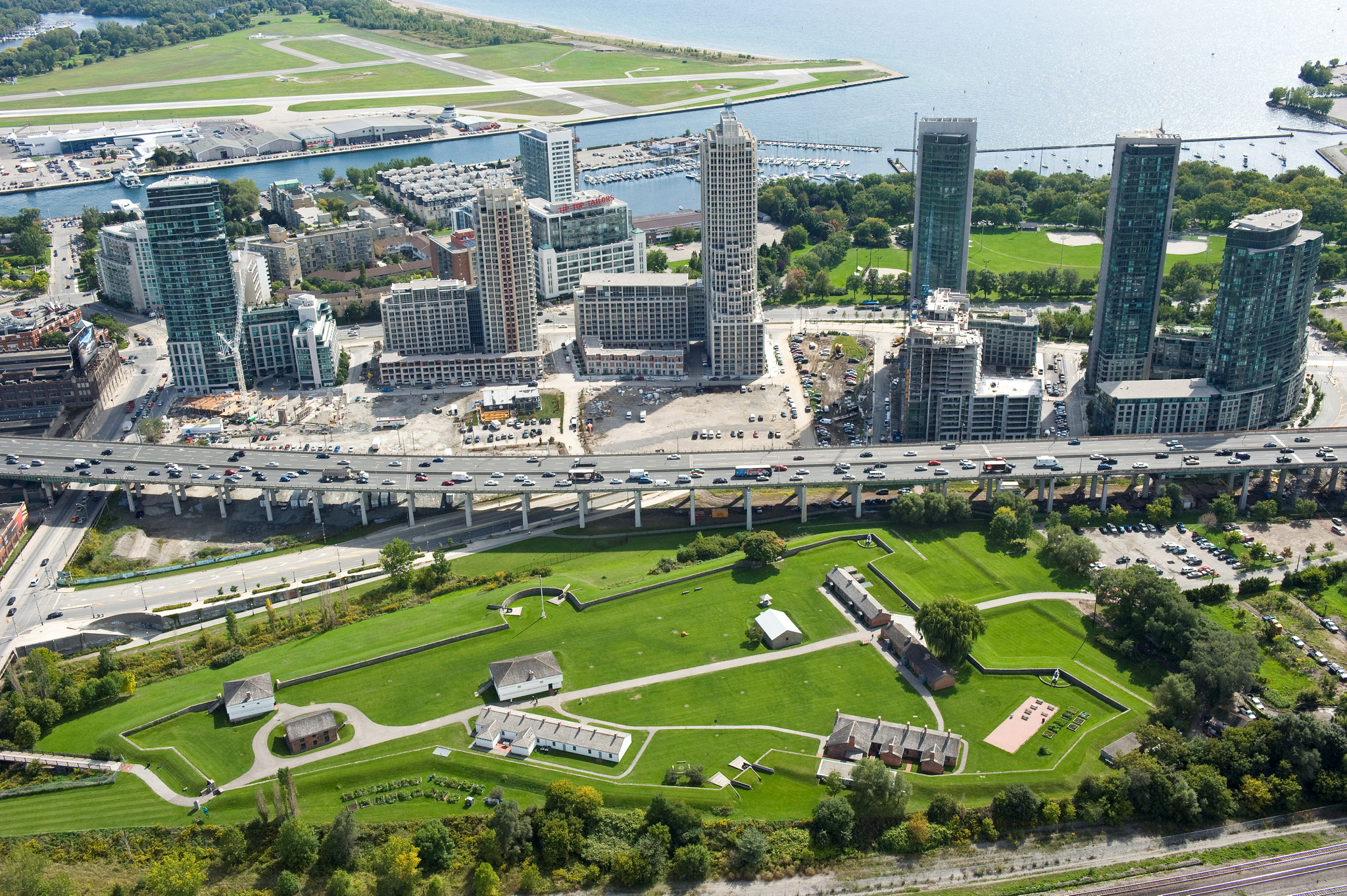 Aerial view of Fort York. We can see the Gardiner Expressway, Billy Bishop Airport, Toronto Waterfront & abundant green-spaces.